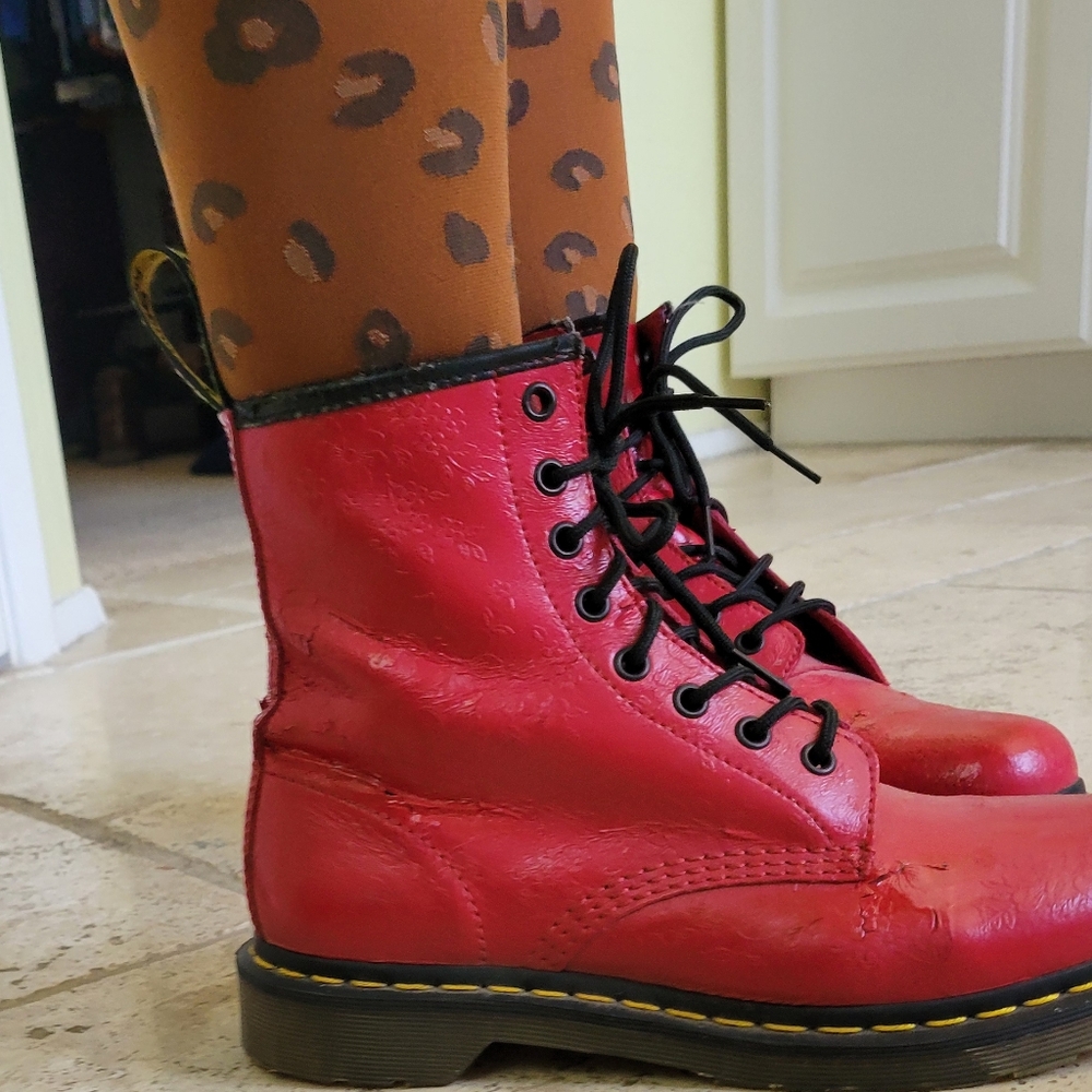 DR MARTENS Y2K flower embossed red Pascal leather combat boots 8 / 39 - Picture 16 of 16